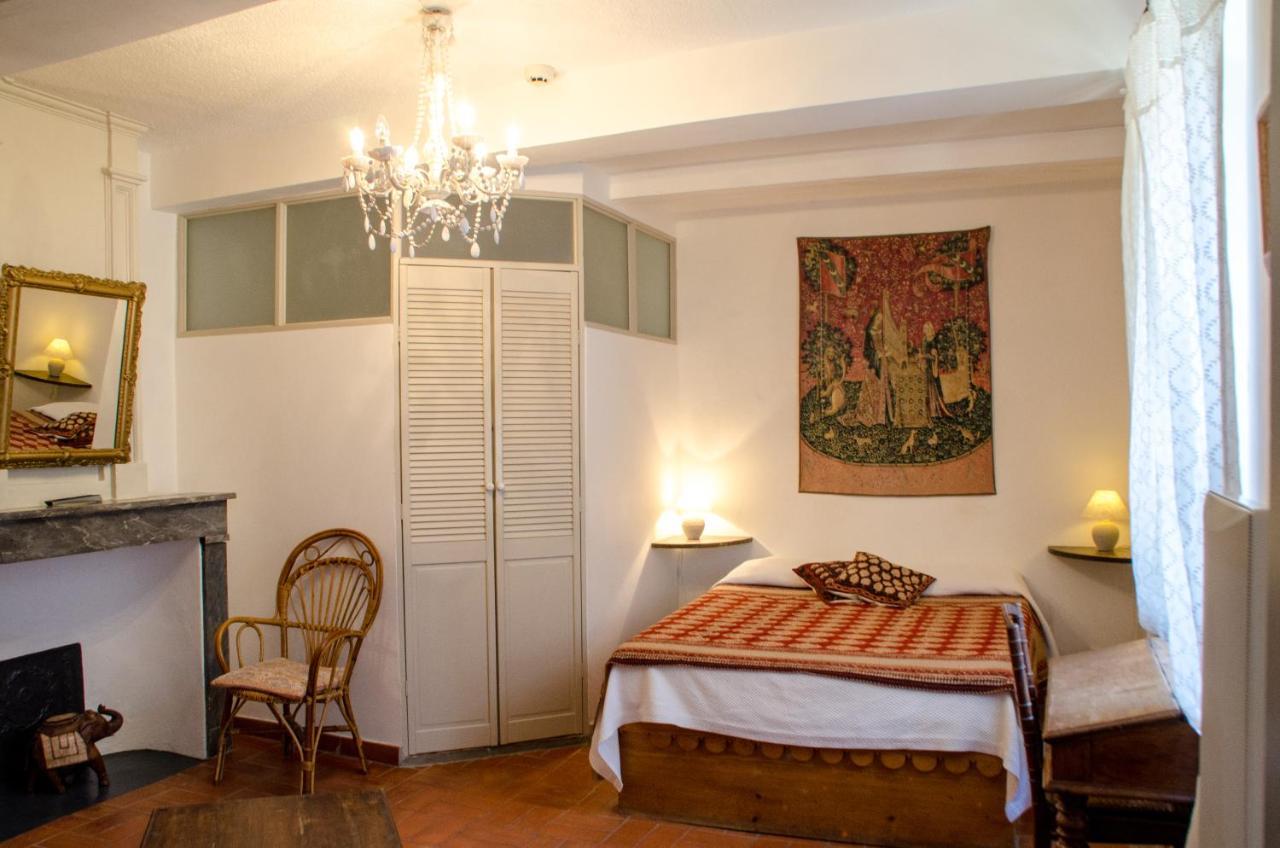Hotel Les Remparts Venasque Exterior photo